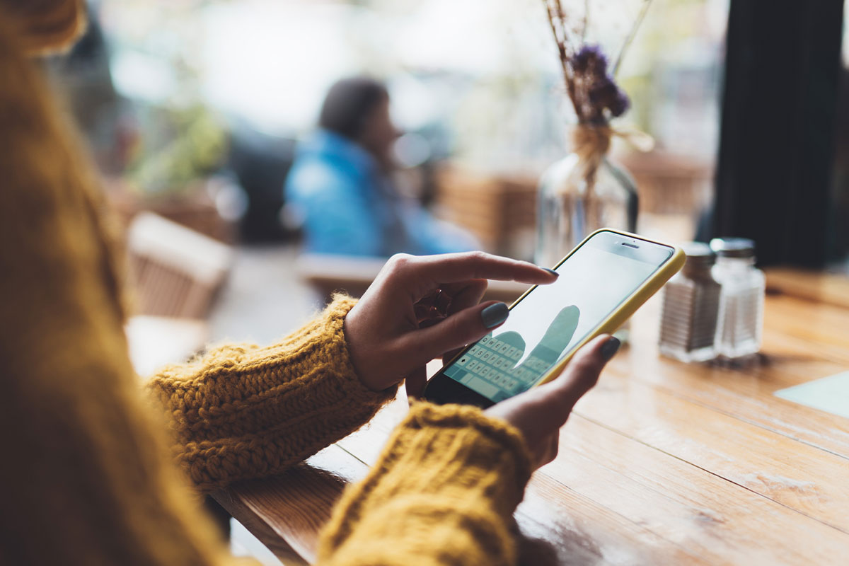 Smartphone mit WhatsApp